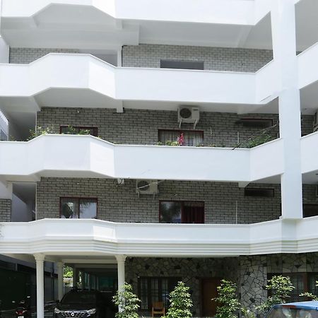 Heaven Gardens Hotel Kochi ภายนอก รูปภาพ