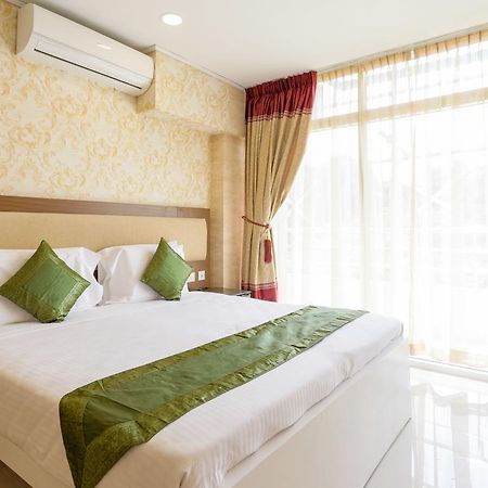 Heaven Gardens Hotel Kochi ภายนอก รูปภาพ