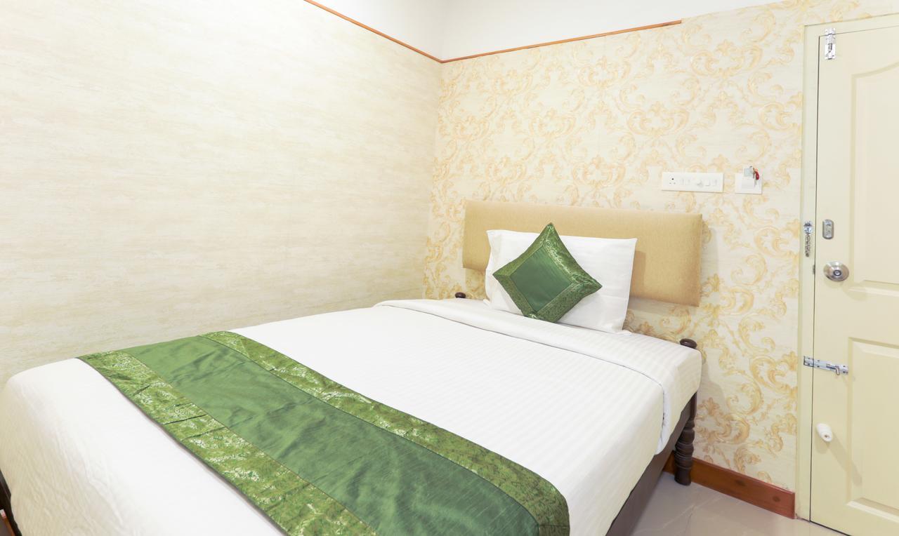 Heaven Gardens Hotel Kochi ภายนอก รูปภาพ