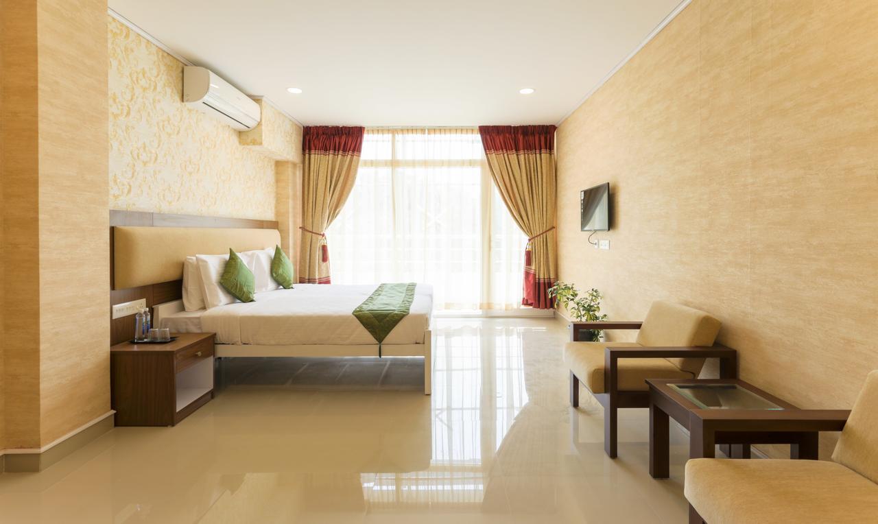 Heaven Gardens Hotel Kochi ภายนอก รูปภาพ