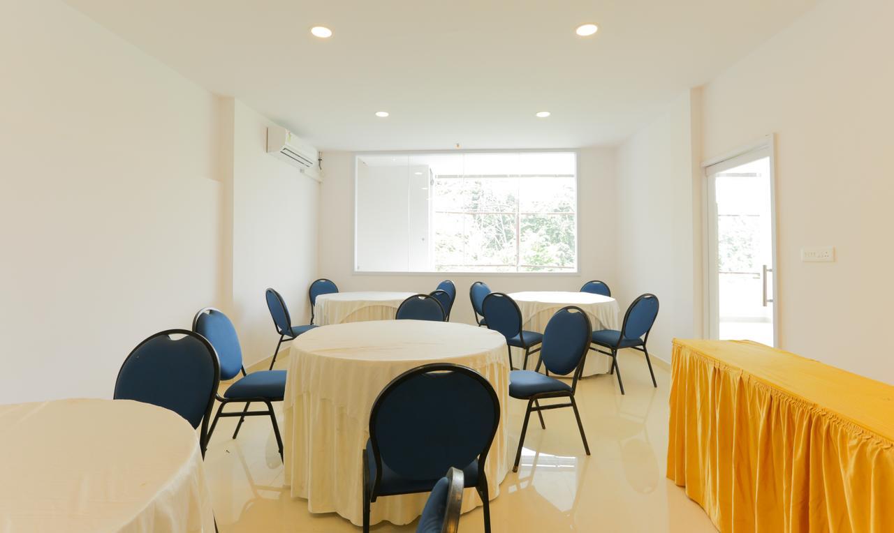 Heaven Gardens Hotel Kochi ภายนอก รูปภาพ
