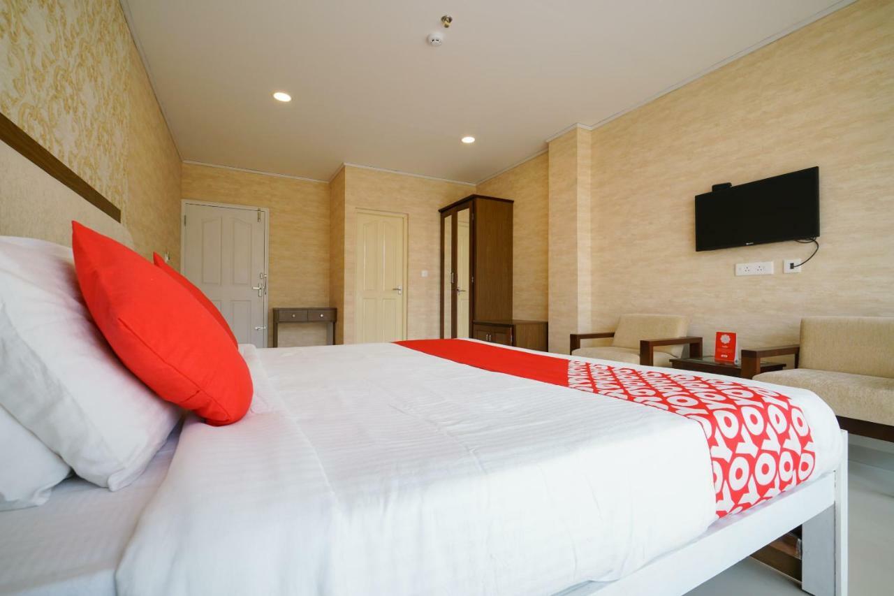 Heaven Gardens Hotel Kochi ภายนอก รูปภาพ