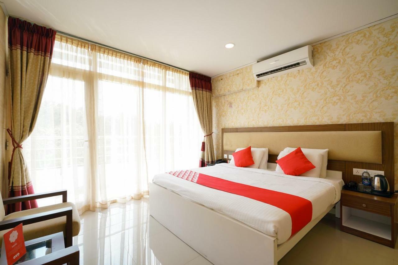 Heaven Gardens Hotel Kochi ภายนอก รูปภาพ