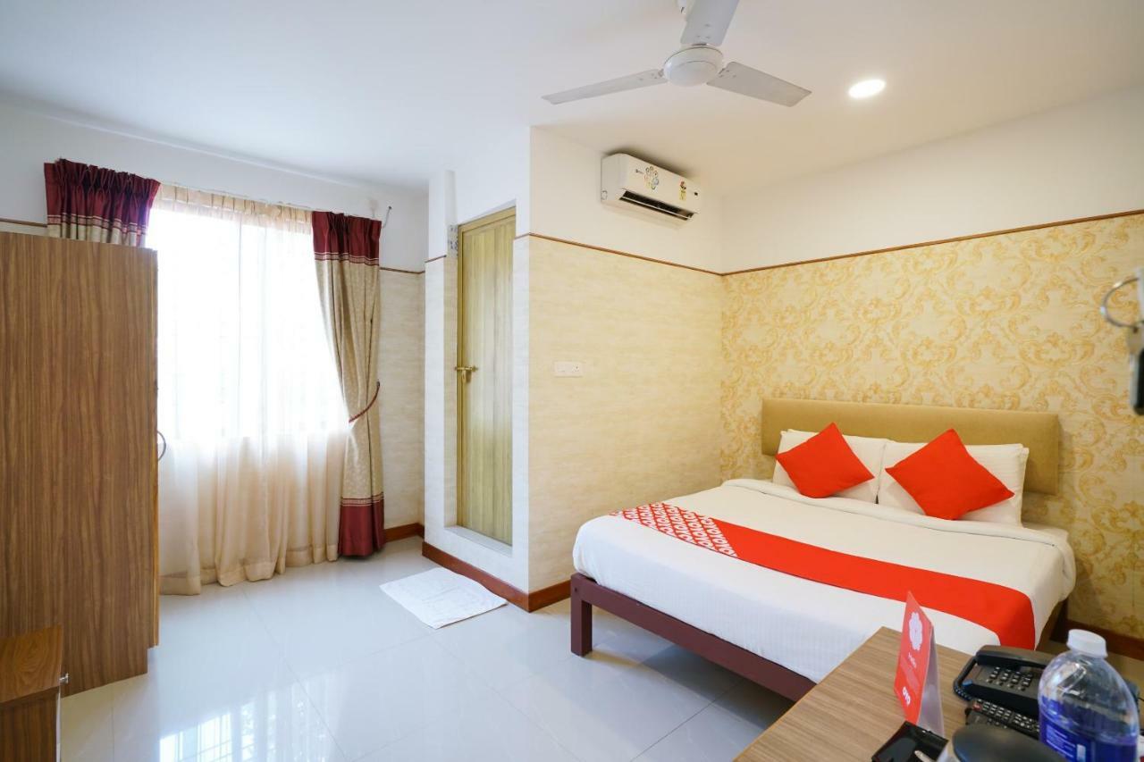 Heaven Gardens Hotel Kochi ภายนอก รูปภาพ